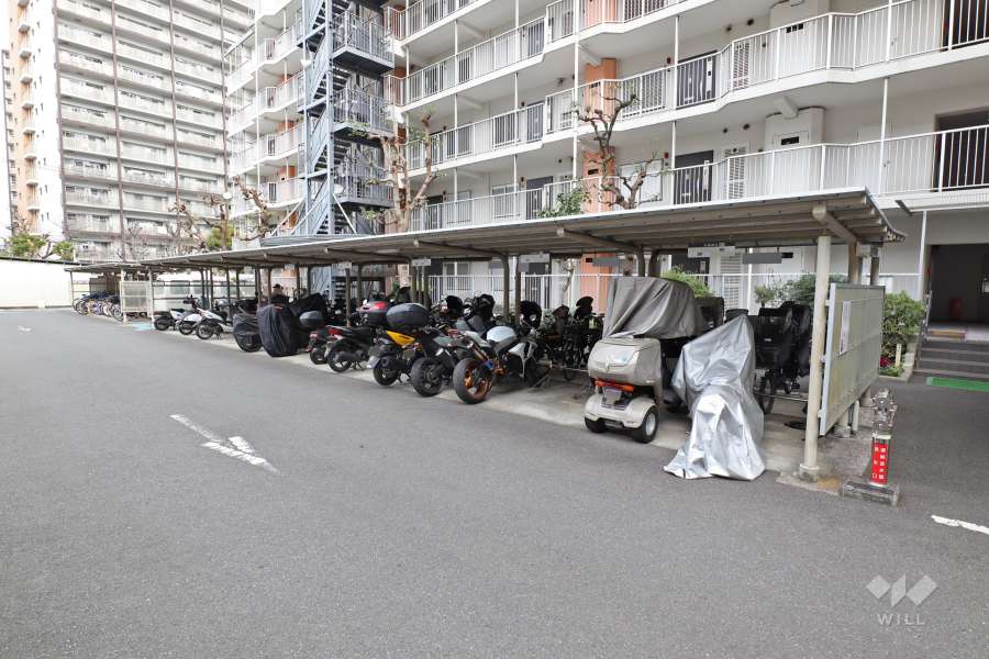 駐輪場とバイク置場