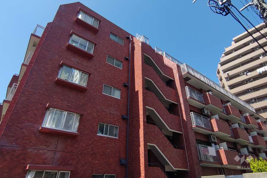 エルアルカサル西日暮里の外観（東側から）