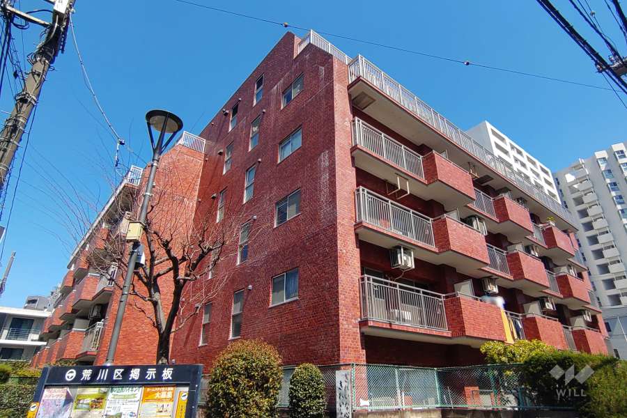 エルアルカサル西日暮里の外観（南側から）