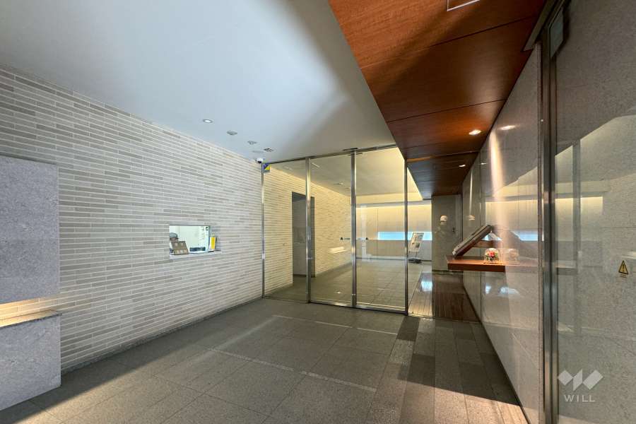 エントランスはオートロック付きです。