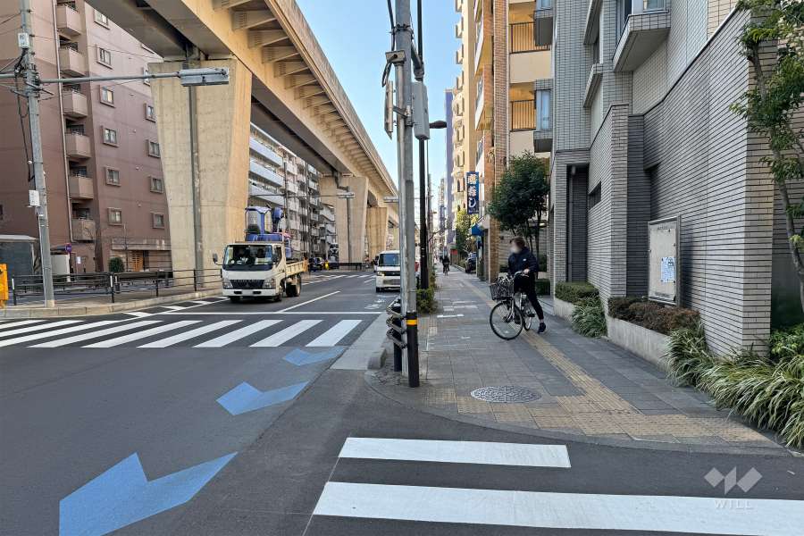 敷地東側の前面道路