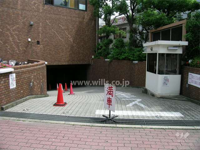 敷地内駐車場の入り口