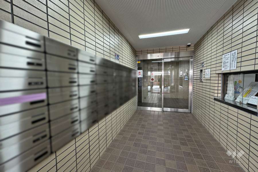 エントランスはオートロック付きです。