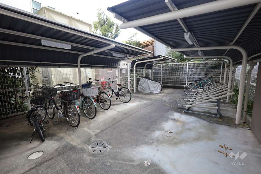 駐輪場とバイク置場