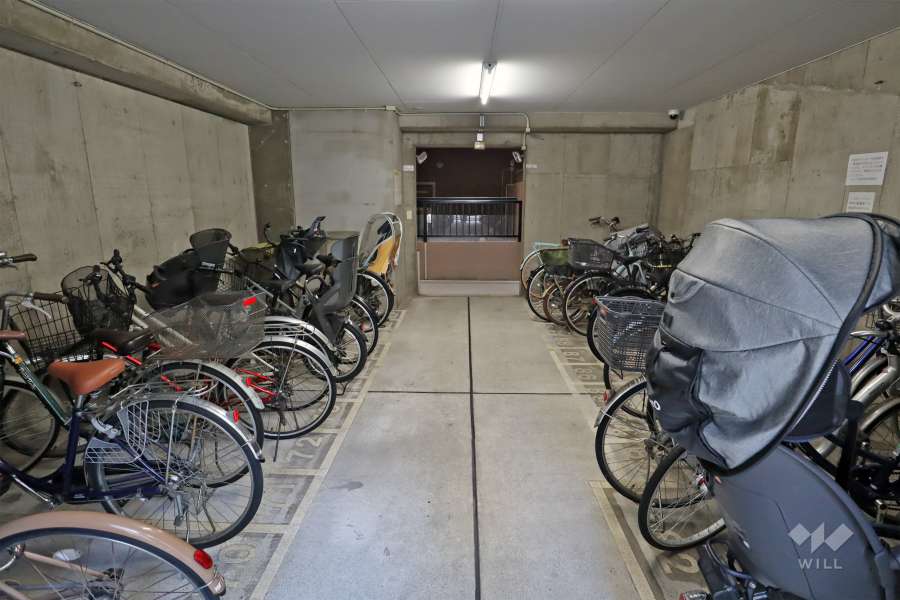 屋内に設けられた駐輪場
