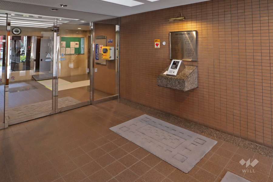 エントランスはオートロック付きです。