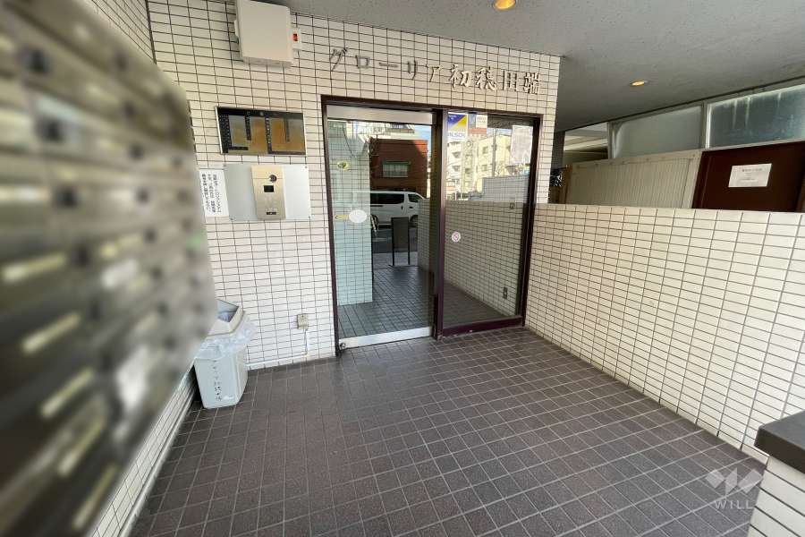 エントランスはオートロック付きです。