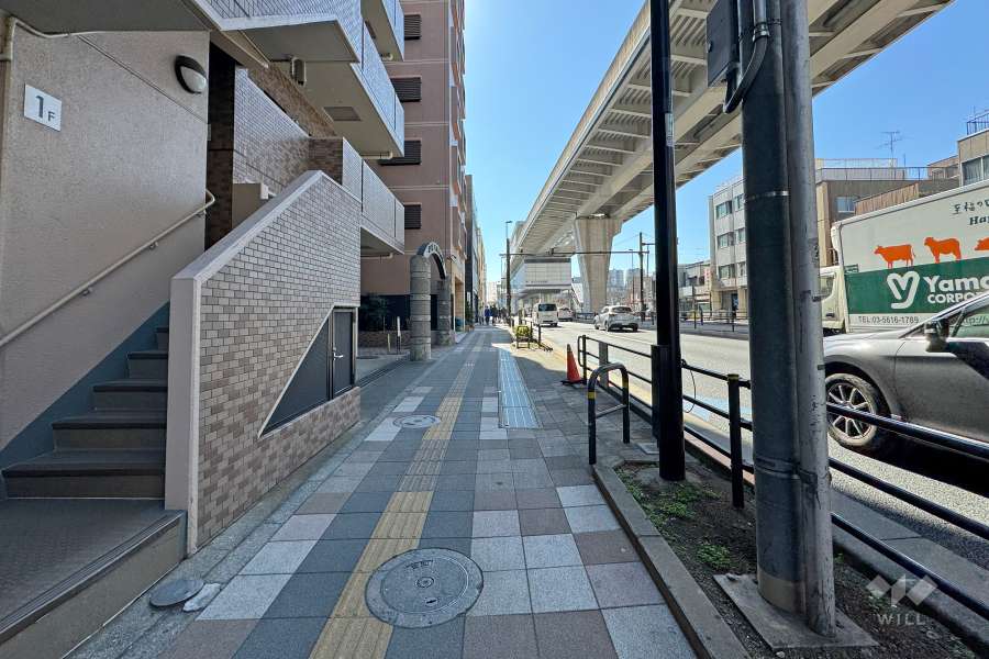 敷地西側の前面道路　