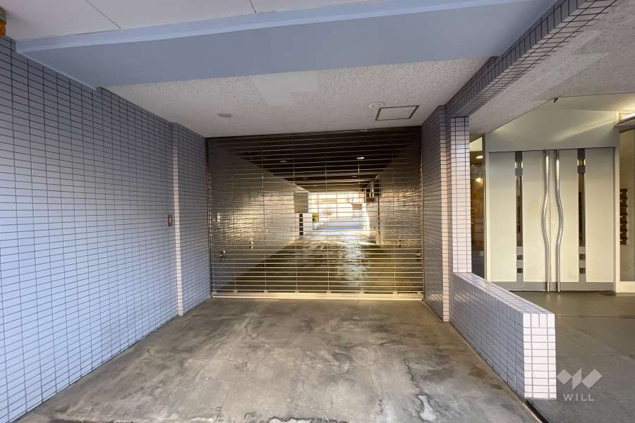 駐車場の出入り口（リングシャッター付き）