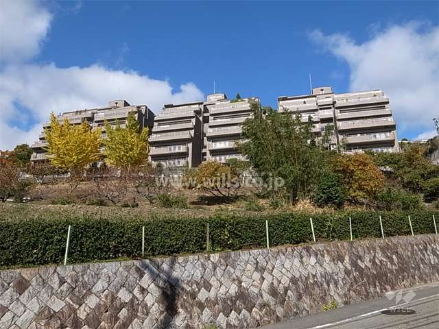 メロディーハイム池田五月山ヒルズビューの外観（南側から）