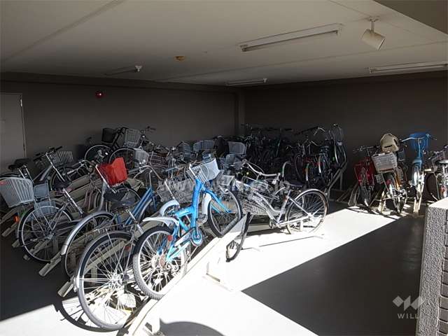 駐輪場にはラックが付いています。