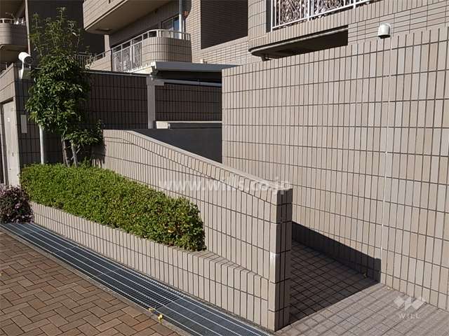 同じくバイク置き場も屋内にあります。