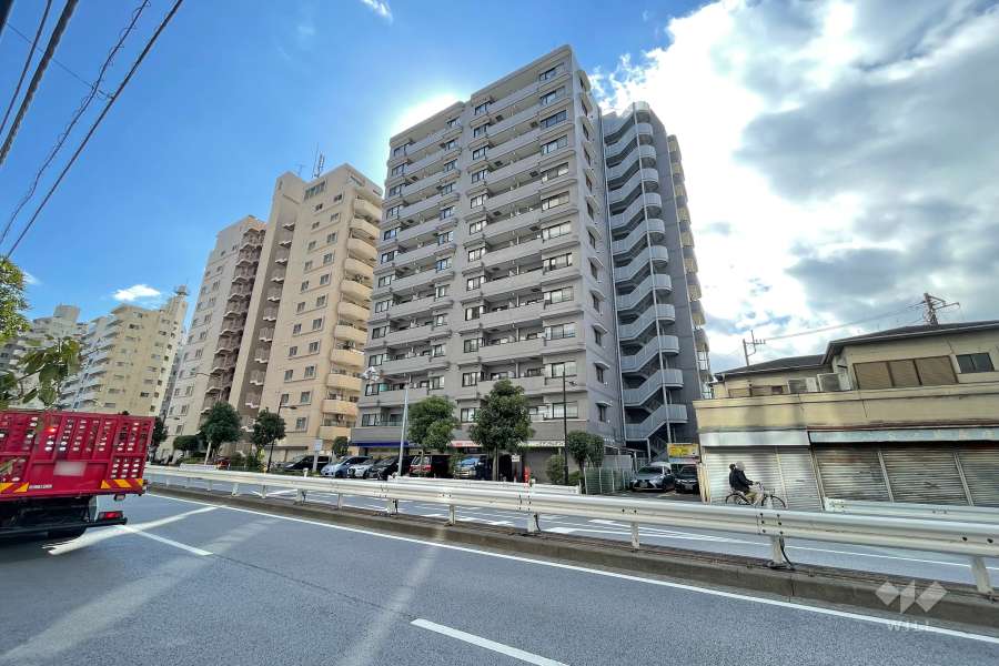 シティハイツ三ノ輪の外観（北東側から）