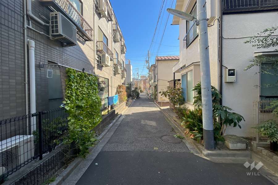 敷地南側の前面道路