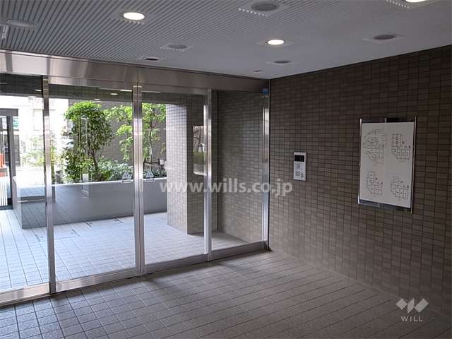 エントランスはオートロック付きです。