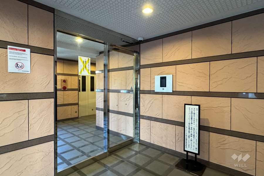 エントランスはオートロック付きです。