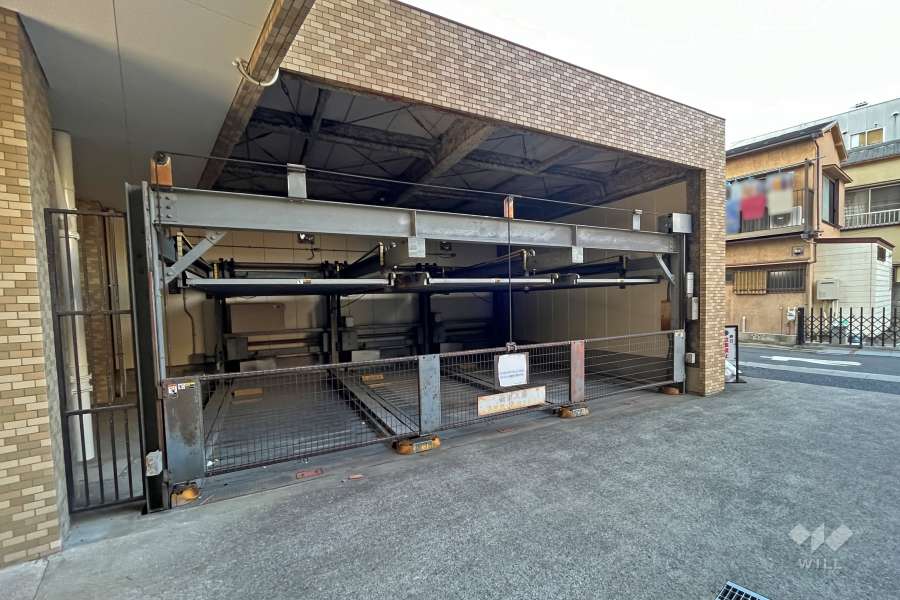 敷地内駐車場（屋内機械式）