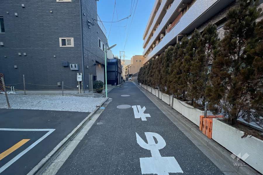 敷地東側の前面道路