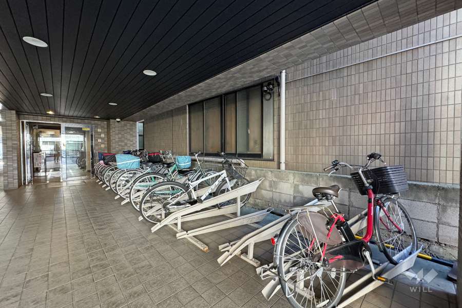 屋内に設けられた駐輪場