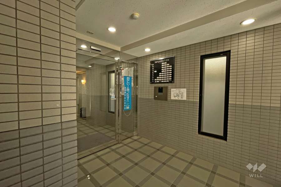 エントランスはオートロック付きです。