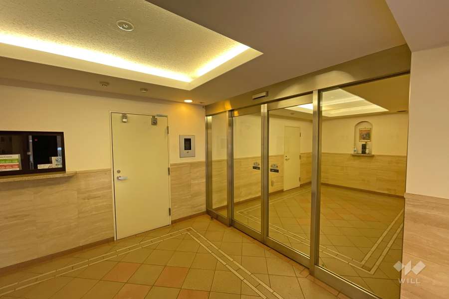 エントランスはオートロック付きです。