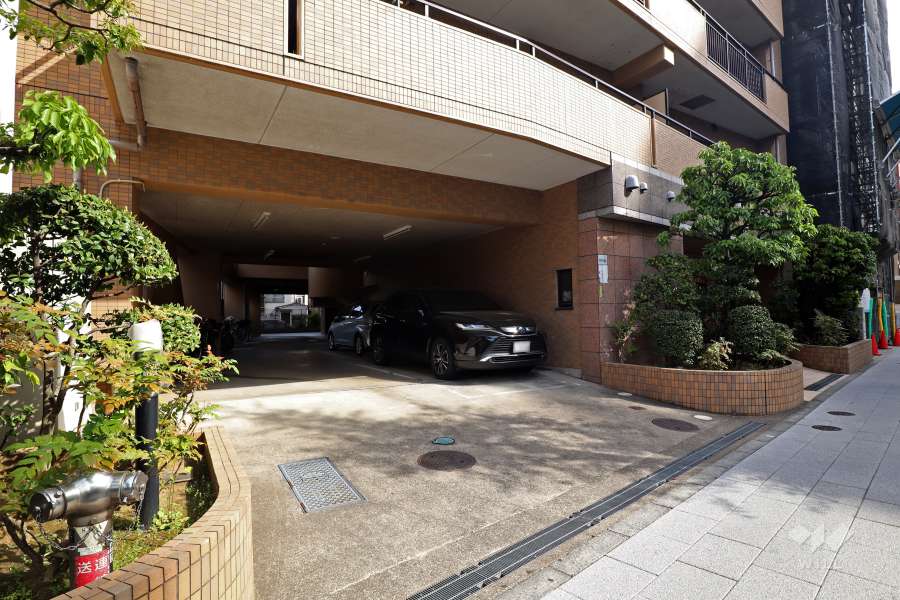 駐車場の出入り口・敷地内駐車場（屋内平面式）