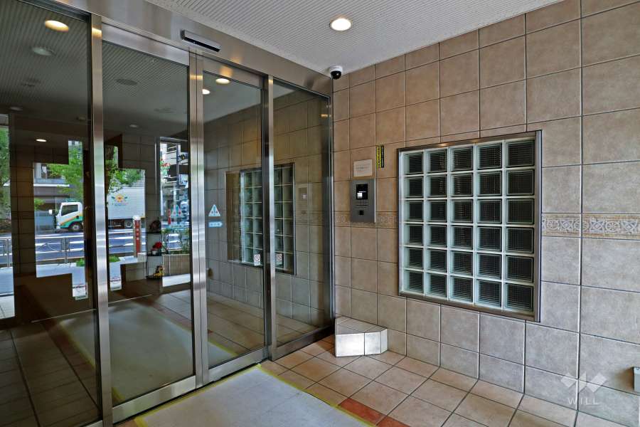エントランスはオートロック付きです。