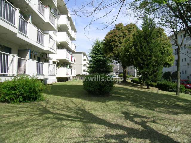 敷地南側の芝生の庭