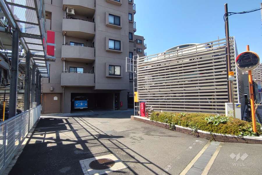 敷地内駐車場（屋外機械式・屋内平面式）