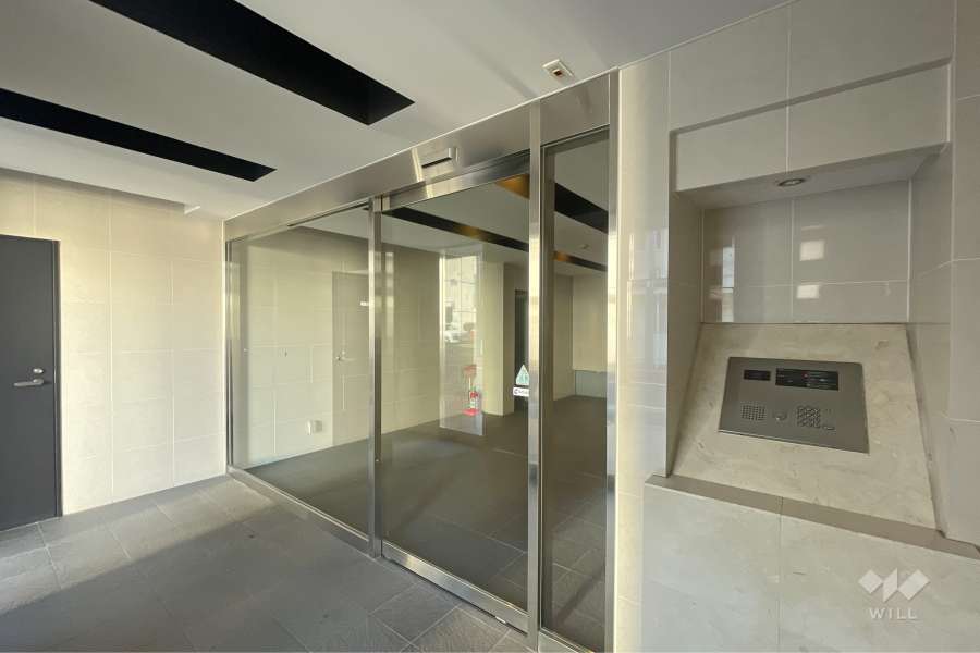 エントランスはオートロック付きです。