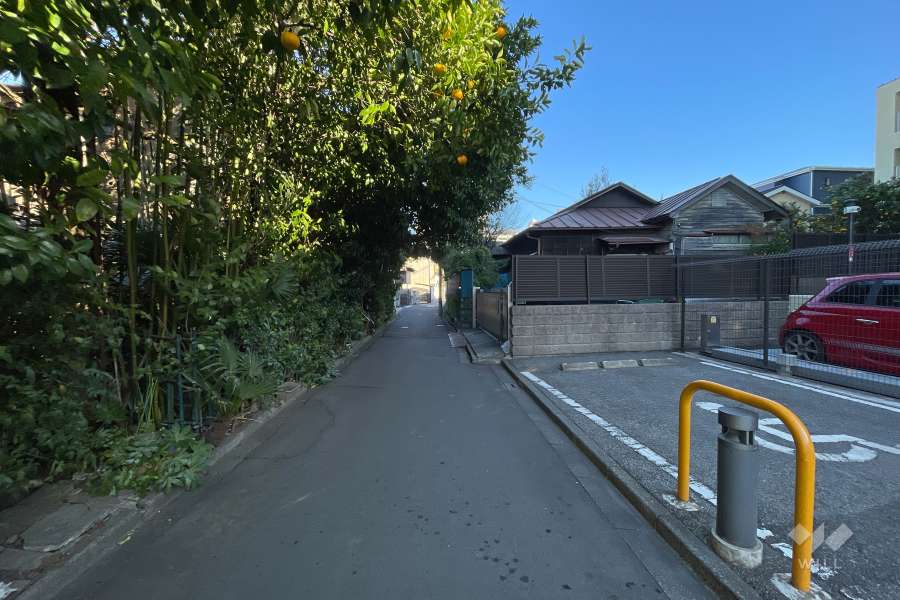 敷地北側の前面道路