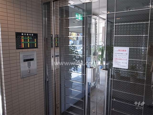 エントランスはオートロック付きです。