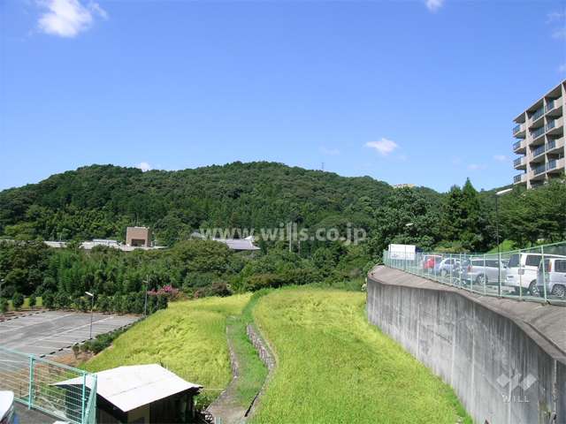 サンロイヤル池田バードヒルズ2号館の敷地南側