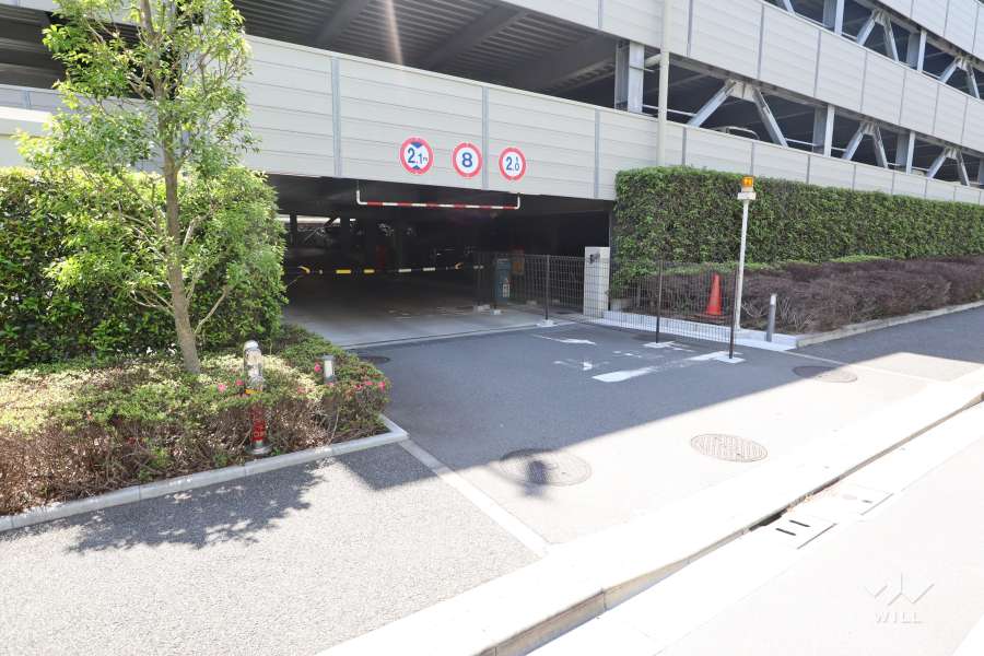 駐車場の出入り口（ロボットゲート付き）