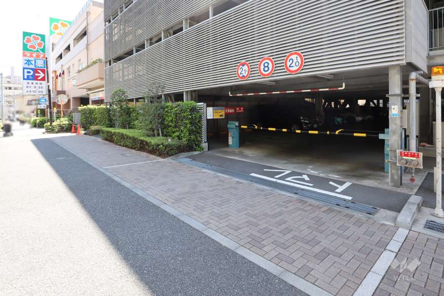 駐車場の出入り口（ロボットゲート付き）