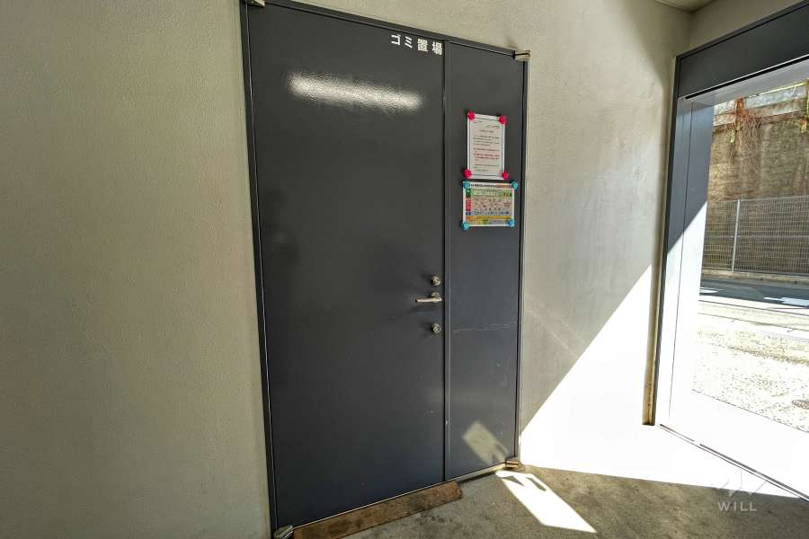 ゴミ置き場入口