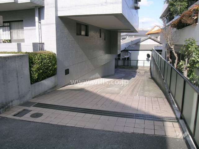 駐車場入口