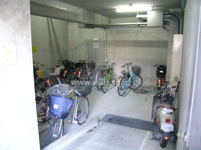 地階にある駐輪場