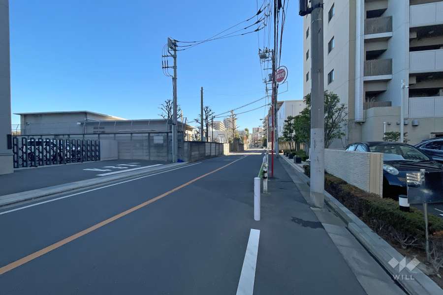 敷地北側の前面道路