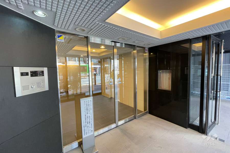 エントランスはオートロック付きです。