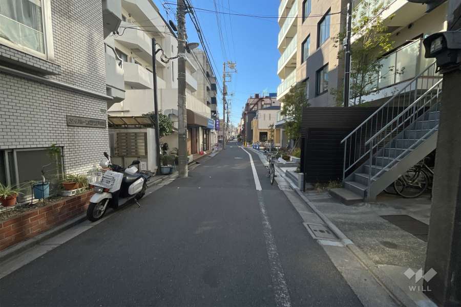 敷地北側の前面道路