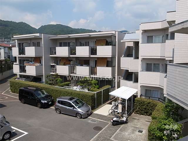 メゾンドール池田五月山東の外観（南西側から）