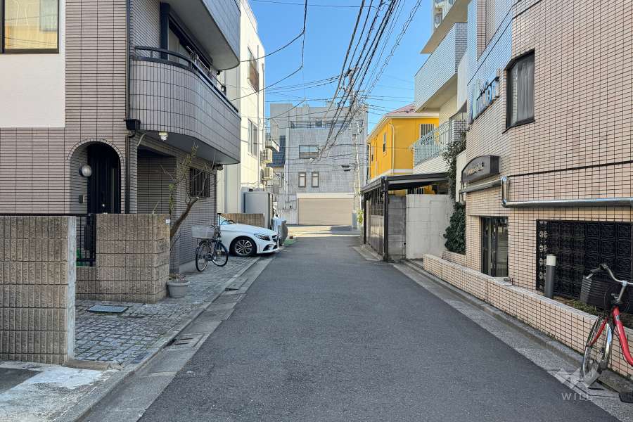 敷地北側の前面道路