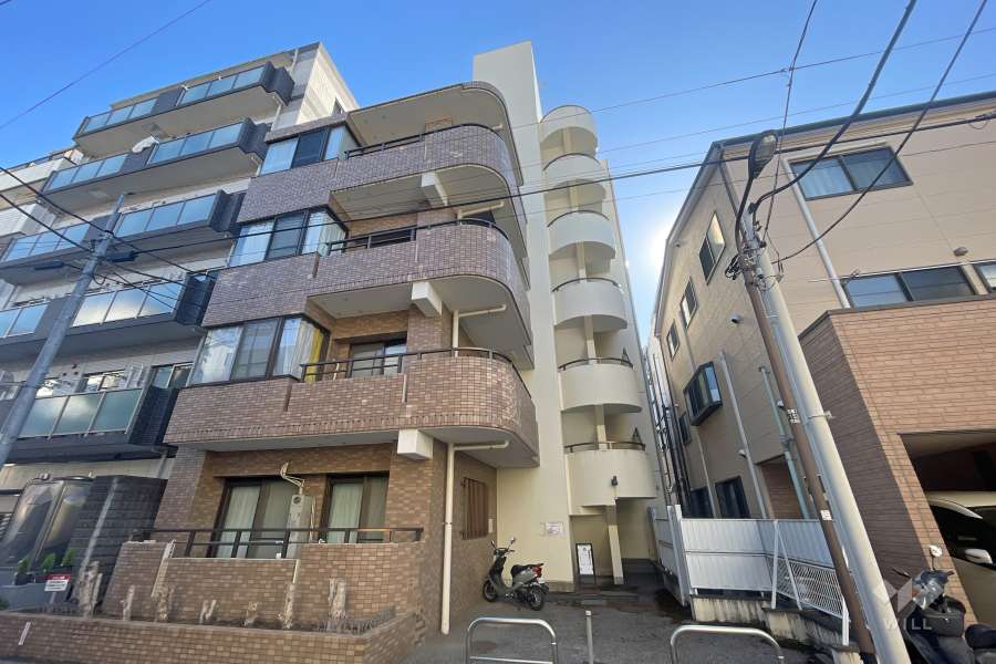 朝日プラザ荒川遊園の外観（北西側から）