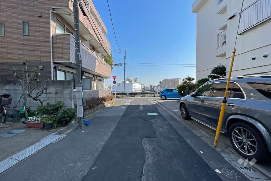 敷地北側の前面道路