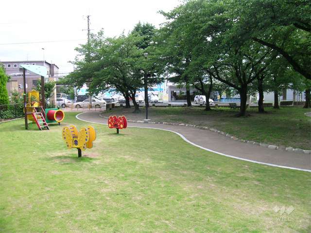 敷地の南側には国道176号線が走っています