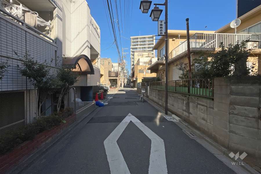 敷地東側の前面道路