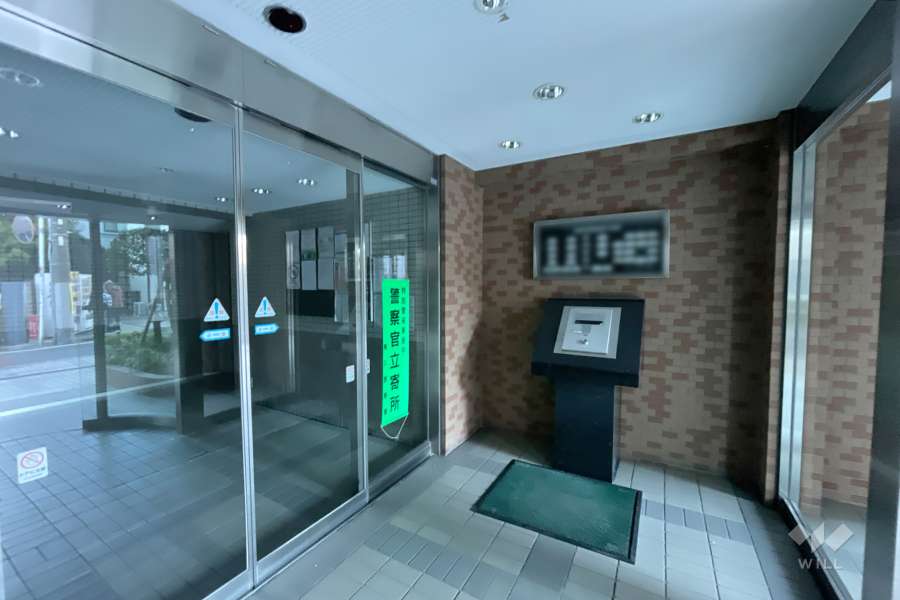 エントランスはオートロック付きです。