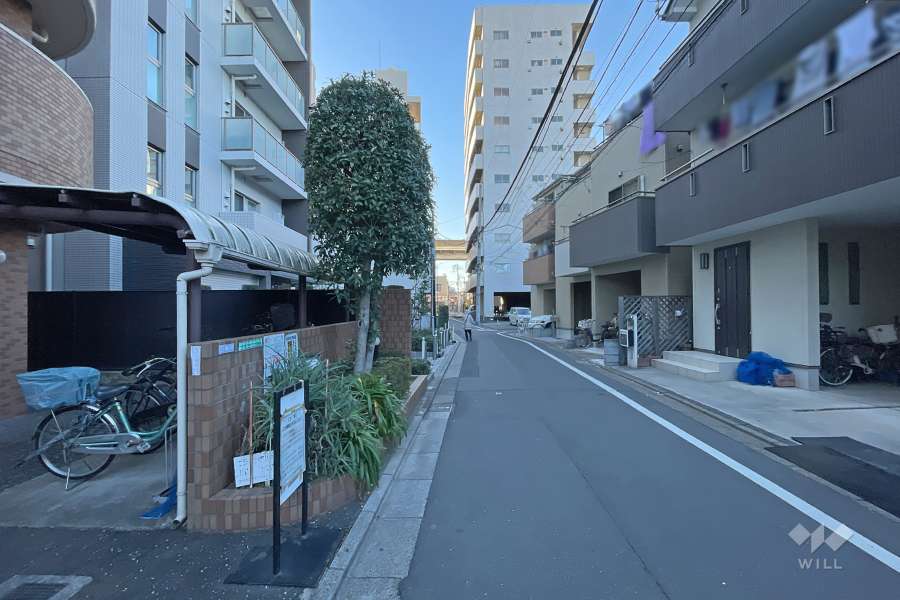 敷地北側の前面道路