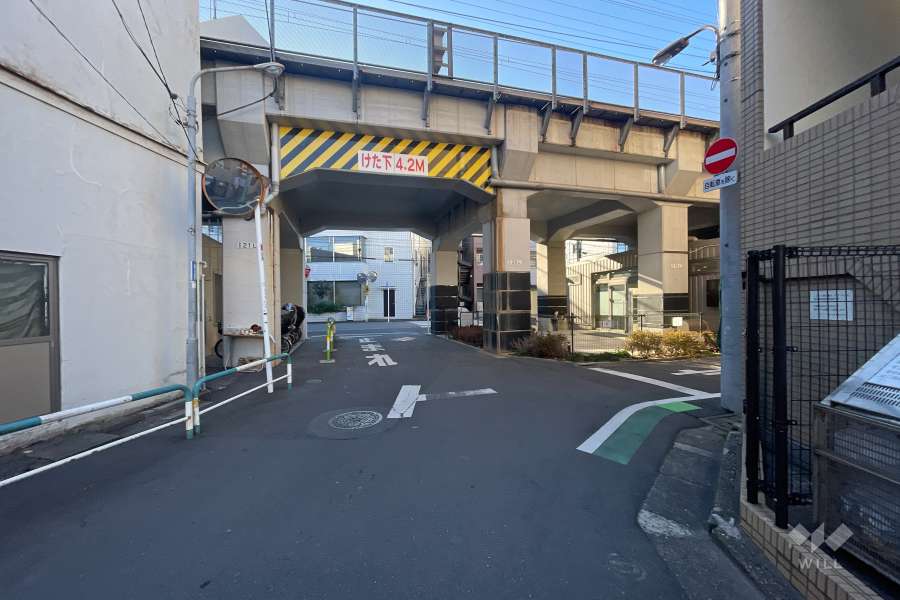 敷地南東側の前面道路